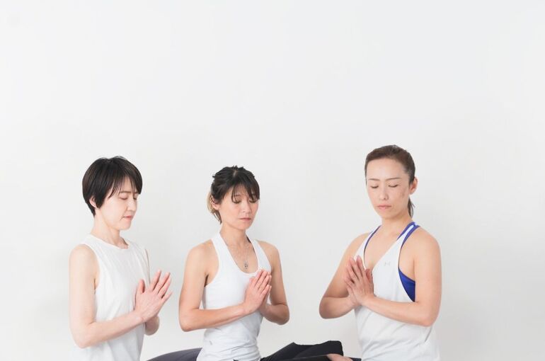    【保存版】なぜヨガをすると「心も体もスッキリ」するのか？瞑想から紐解くメカニズム〜   